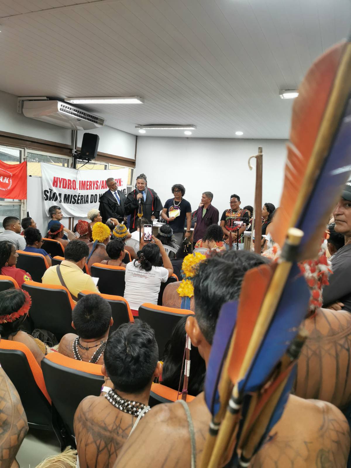 Tribunal simbólico reuniu comunidades da Amazônia (Foto: Fernando Martinho/Repórter Brasil)
