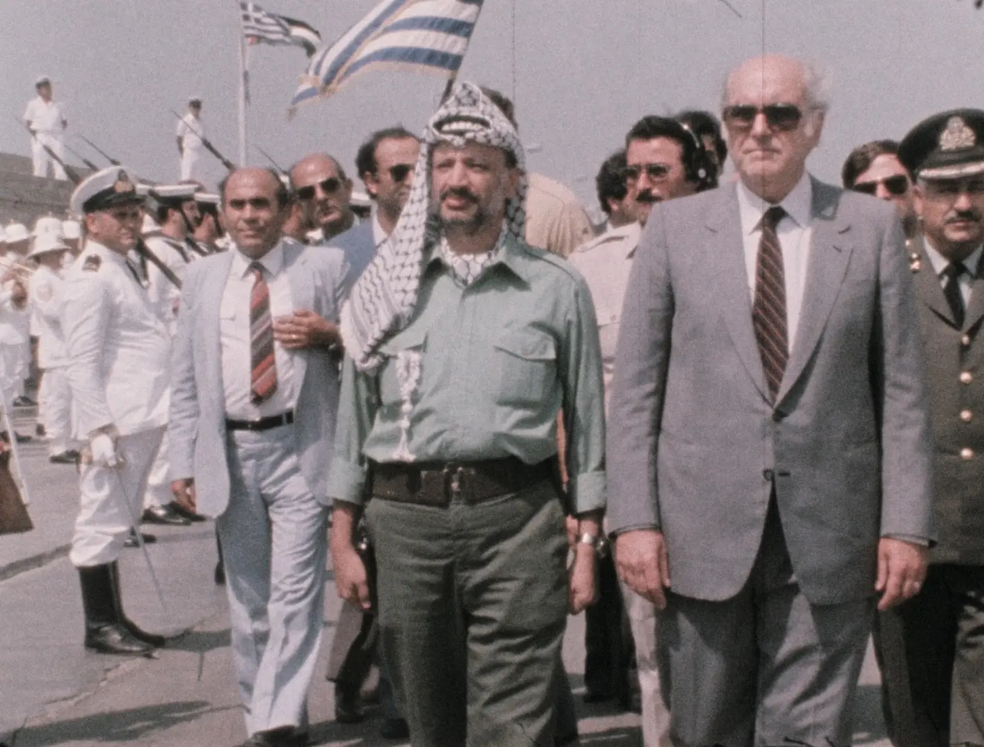 O líder da Organização para a Libertação da Palestina (OLP), Yasser Arafat, em O Navio do Exílio (Jocelyne Saab, 1982) <br> (Foto: Divulgação / Reprodução)