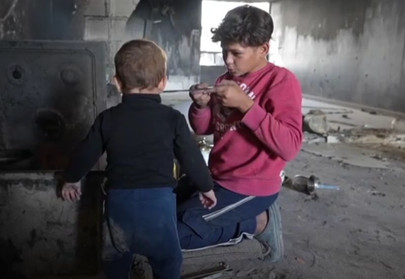 Crise humanitária em Gaza obriga crianças a trabalharem para sustentar famílias, afirmam entidades