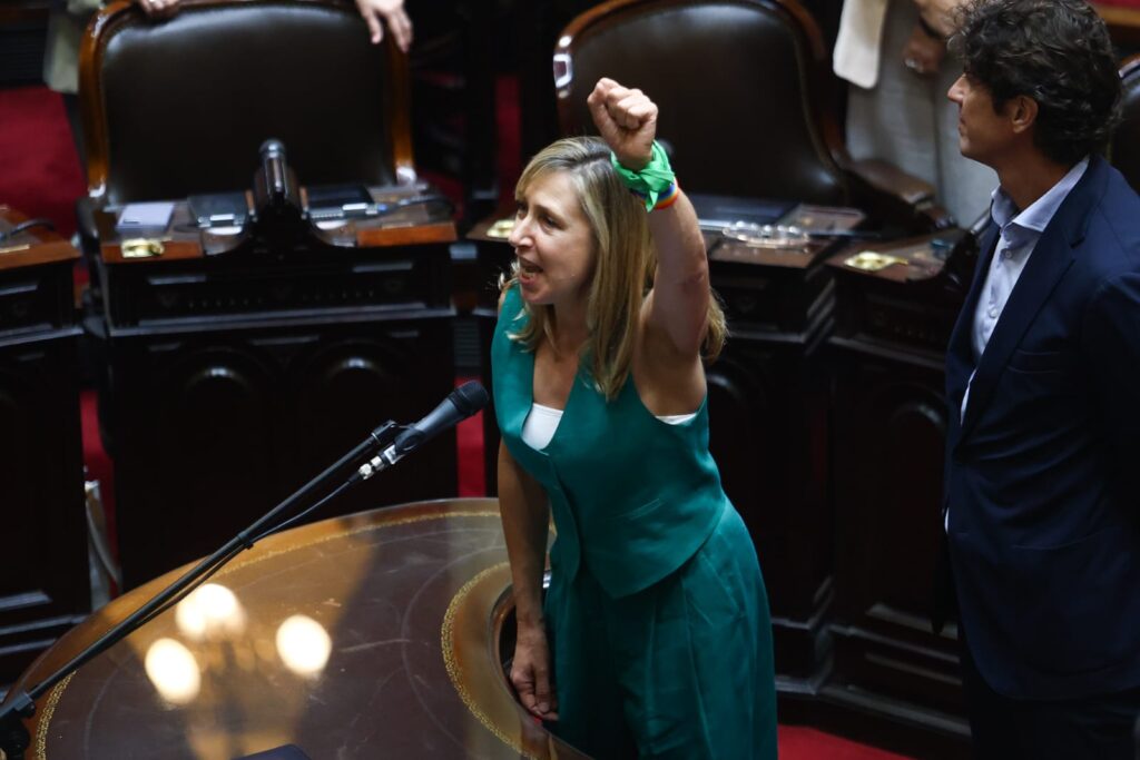 ‘Argentina atua de forma subordinada à agenda reacionária de Trump’, diz Myriam Bregman