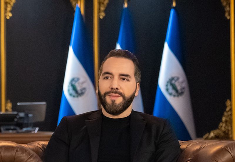 Jornalista salvadorenho é preso na Espanha ao pedir asilo para fugir da perseguição de Bukele