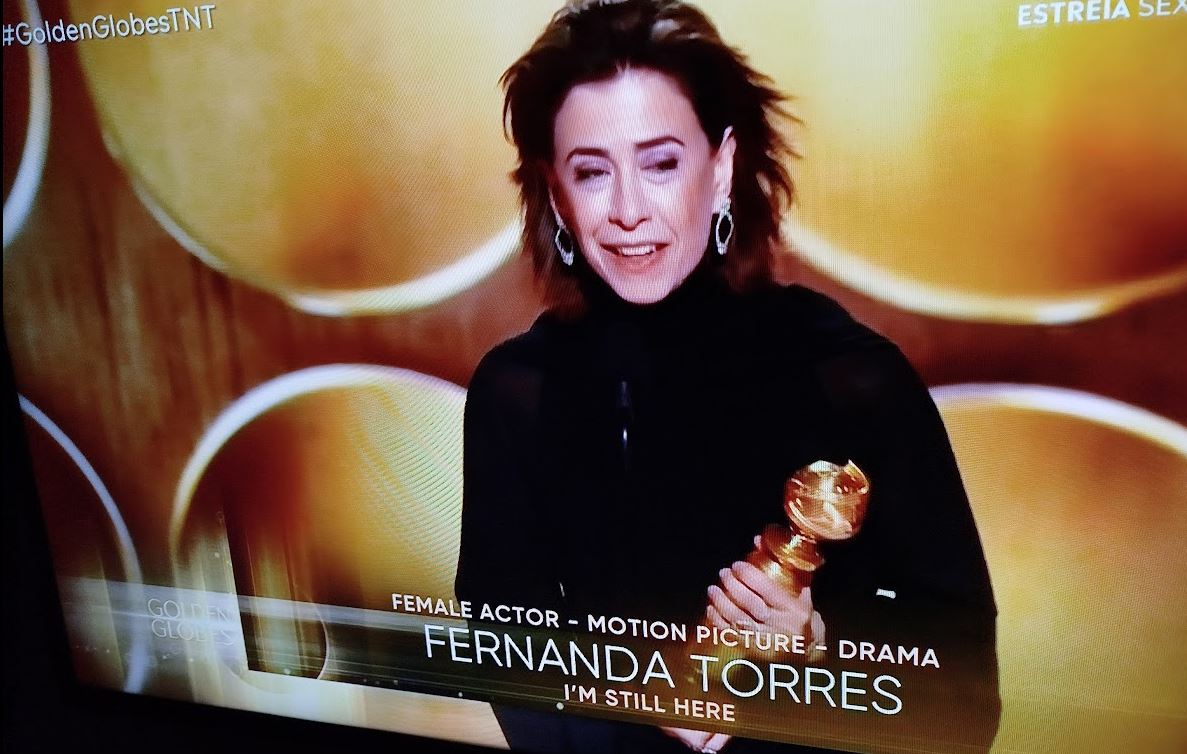 Globo de Ouro 2026: ao vivo, confira os vencedores 3 fernanda-torres-vence-globo-de-ouro-fernanda-torres-vence-globo-de-ouro-na-categoria-melhor-atriz-em-filme-de-drama-imagem-reproducao-tnt-tvt-news