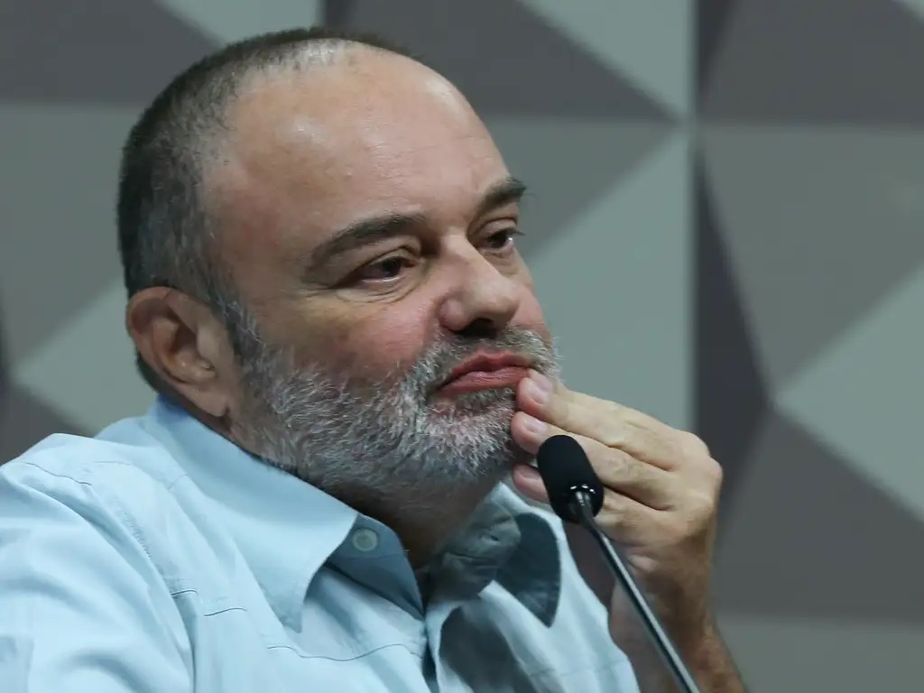 Vereador investigado por bomba em aeroporto se junta à caminhada de Nikolas Ferreira Vereador investigado por bomba em aeroporto se junta à caminhada de Nikolas Ferreira