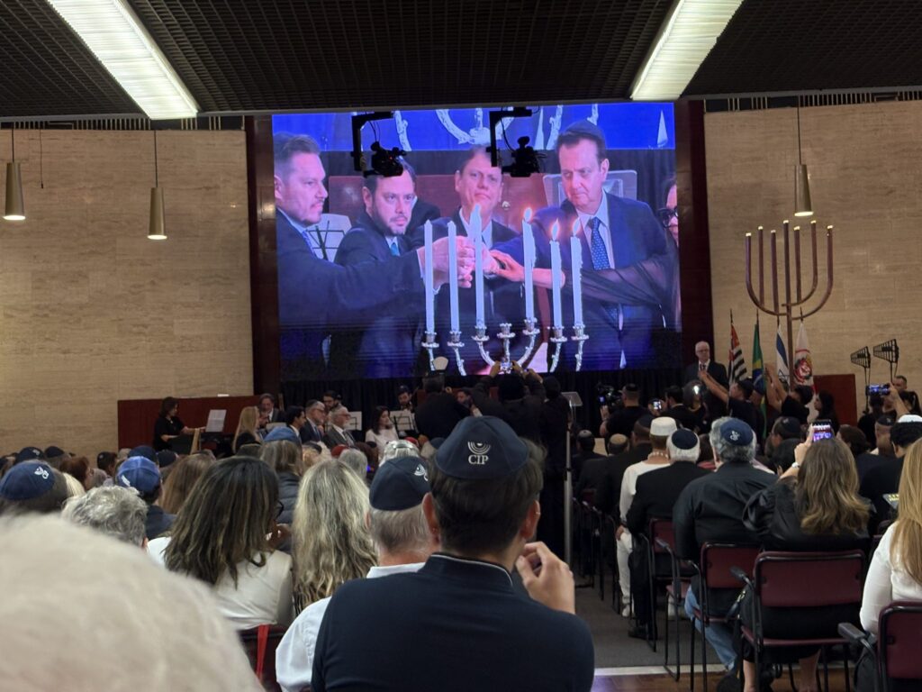 Comunidade judaica de SP se reúne pelo Dia Internacional em Memória das Vítimas do Holocausto