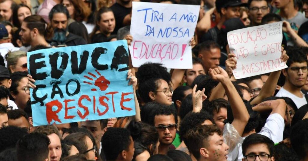 Universidade: Resposta diante do cerco