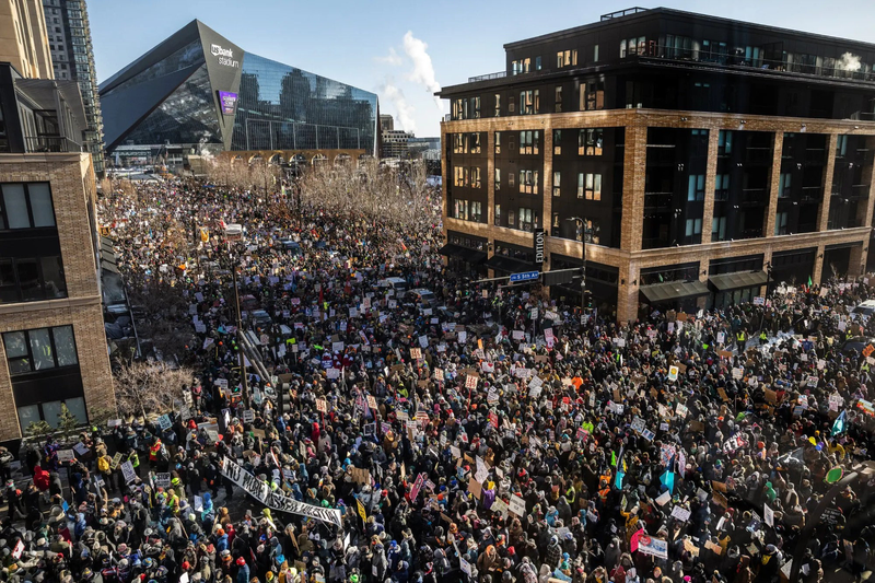 EUA registram mais de 300 protestos contra abusos do ICE neste sábado (31)