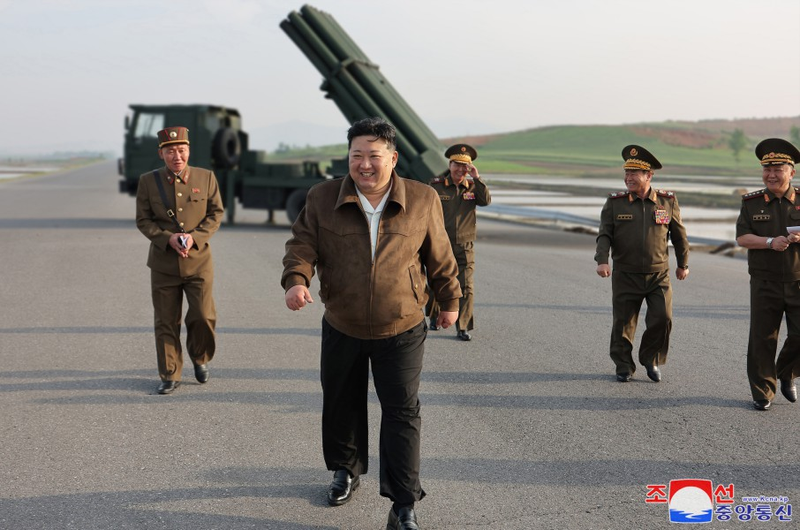 Coreia do Norte promete ampliar arsenal nuclear ‘tanto em tamanho quanto capacidade’
