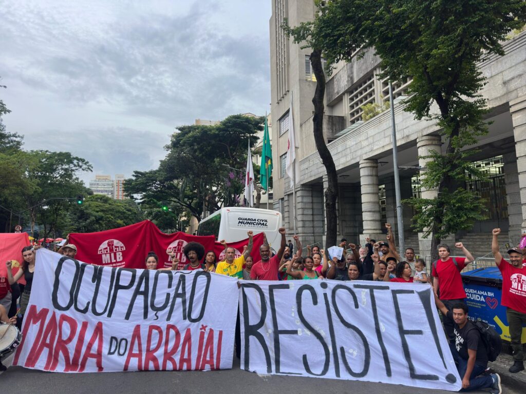 Maria do Arraial Resiste: Justiça burguesa ordena despejo de 50 famílias no centro de BH Maria do Arraial Resiste: Justiça burguesa ordena despejo de 50 famílias no centro de BH