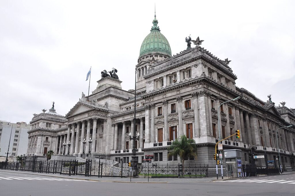 Centrais argentinas preparam greve geral contra reforma trabalhista de Milei