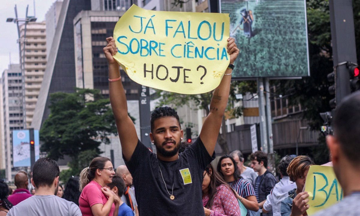Universidade: Provocação para uma agenda desutópica Universidade: Provocação para uma agenda desutópica