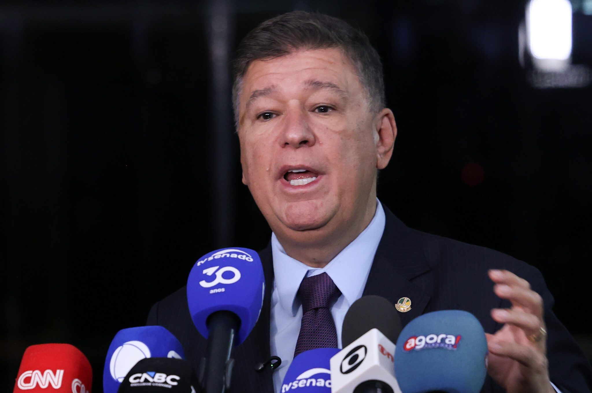 Dino cobra explicações sobre R$ 3,6 mi em emendas a fundação ligada a Igreja da Lagoinha 3 senador-carlos-viana-presidiu-a-cpmi-do-inss-e-e-cobrado-por-dino-foto-lula-marques-agencia-brasil-tvt-news
