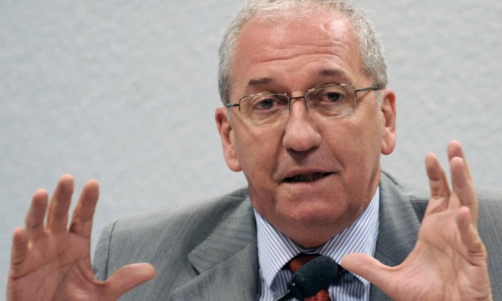 Ex-ministro é retido em aeroporto do Panamá e deportado ao Brasil