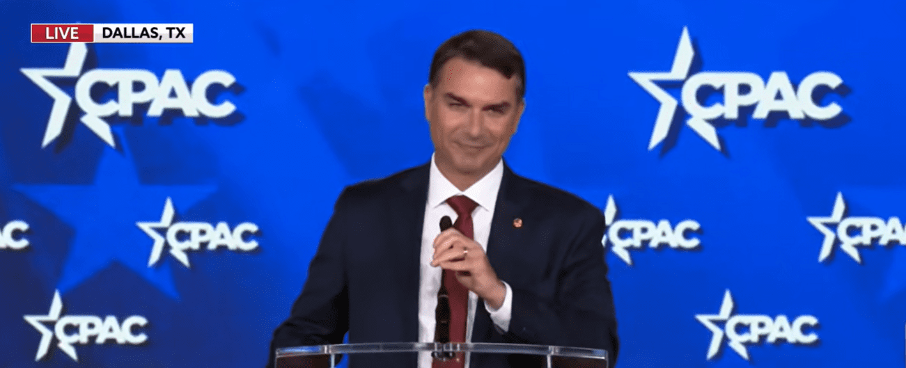 Flávio Bolsonaro pede pressão internacional sobre eleições no Brasil 7 em-discurso-flavio-bolsonaro-defendeu-intervencao-dos-eua-nas-eleicoes-brasileiras-para-garantir-que-o-processo-respeite-valores-de-origem-americana-foto-divulgacao-cpac-tvt-news