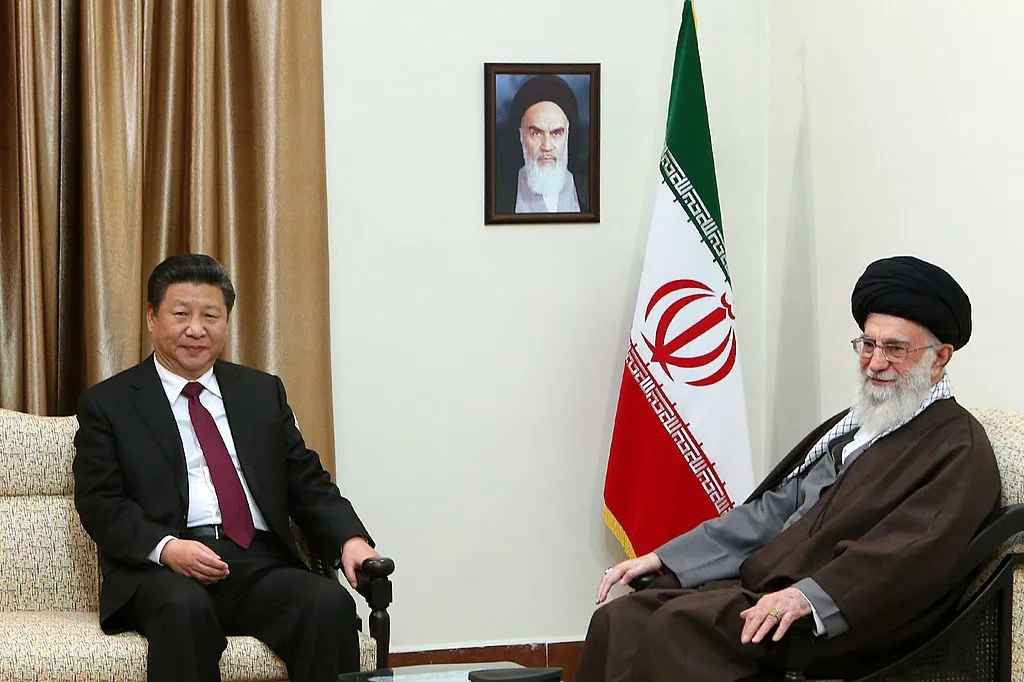 China apoia Irã em direito à defesa e exige que EUA e Israel cessem ataques