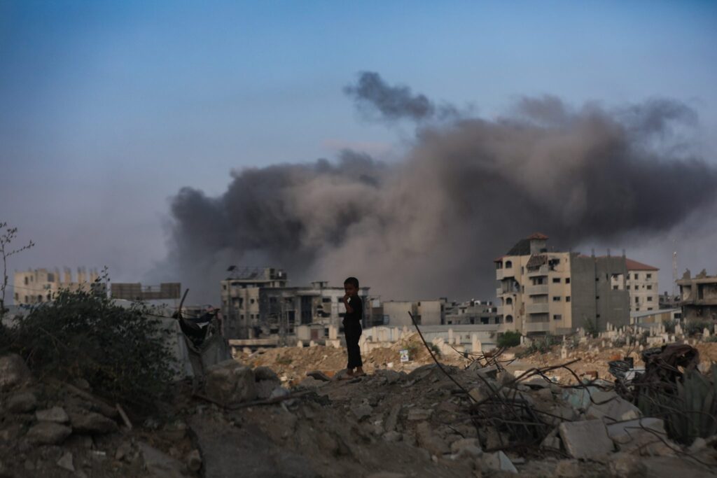 Governo israelense enfrenta processos por não pagar propaganda pró-guerra em Gaza