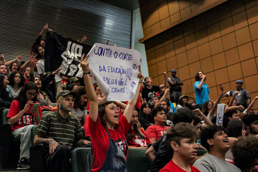 A cada 100 estudantes que realizaram o Enem, apenas 8 conseguiram vaga em uma universidade pública