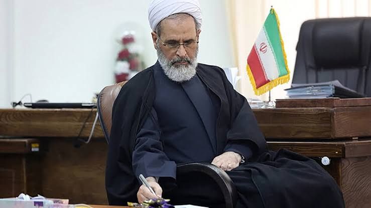Alireza Arafi é nomeado líder supremo interino do Irã