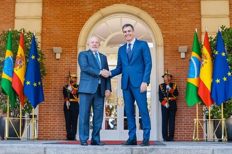 Lula conversa com Pedro Sánchez e confirma viagem à Espanha