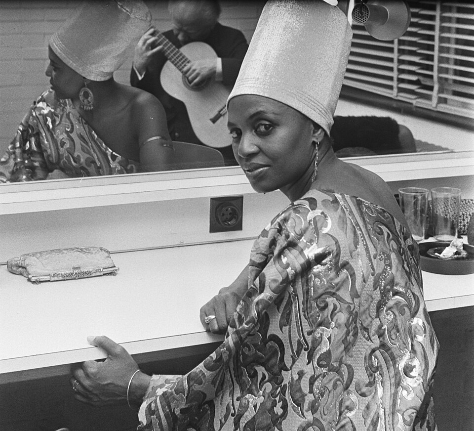 Miriam Makeba, a Mama África: a voz da luta contra o apartheid Miriam Makeba, a Mama África: a voz da luta contra o apartheid