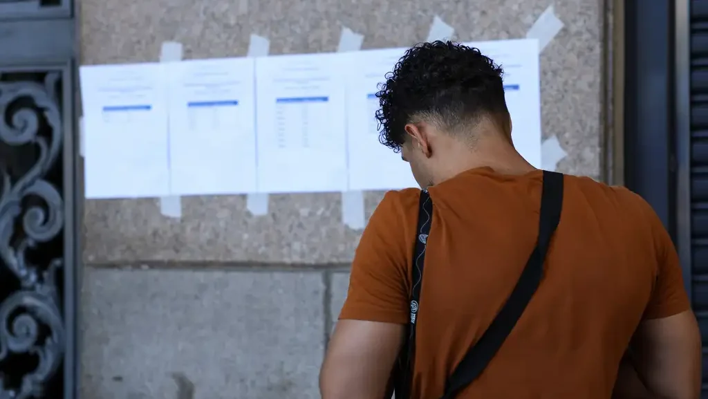 gabarito-cnu-2025-deve-sair-as-10h-afirma-ministra-candidatos-chegam-ao-local-de-prova-do-concurso-nacional-unificado-cnu-no-centro-do-rio-de-janeiro-foto-tomaz-silva-agencia-brasil-tvt-news