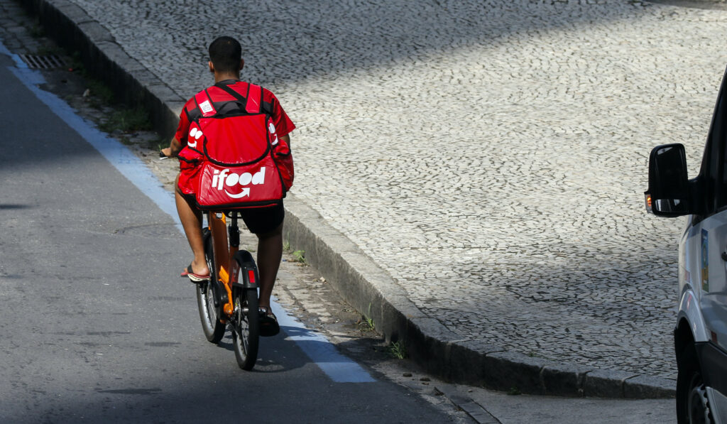 Os percalços mortais dos entregadores de bike