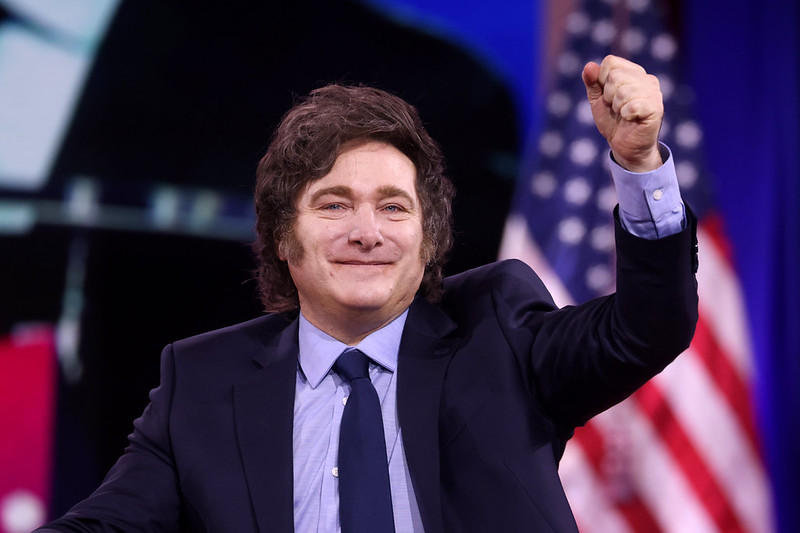 Entidades denunciam restrição de Milei à imprensa como ameaça às instituições democráticas