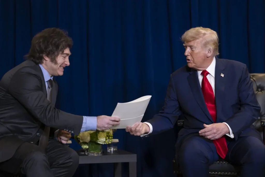 Principal diplomata do Irã deixa Argentina após expulsão ordenada por Milei