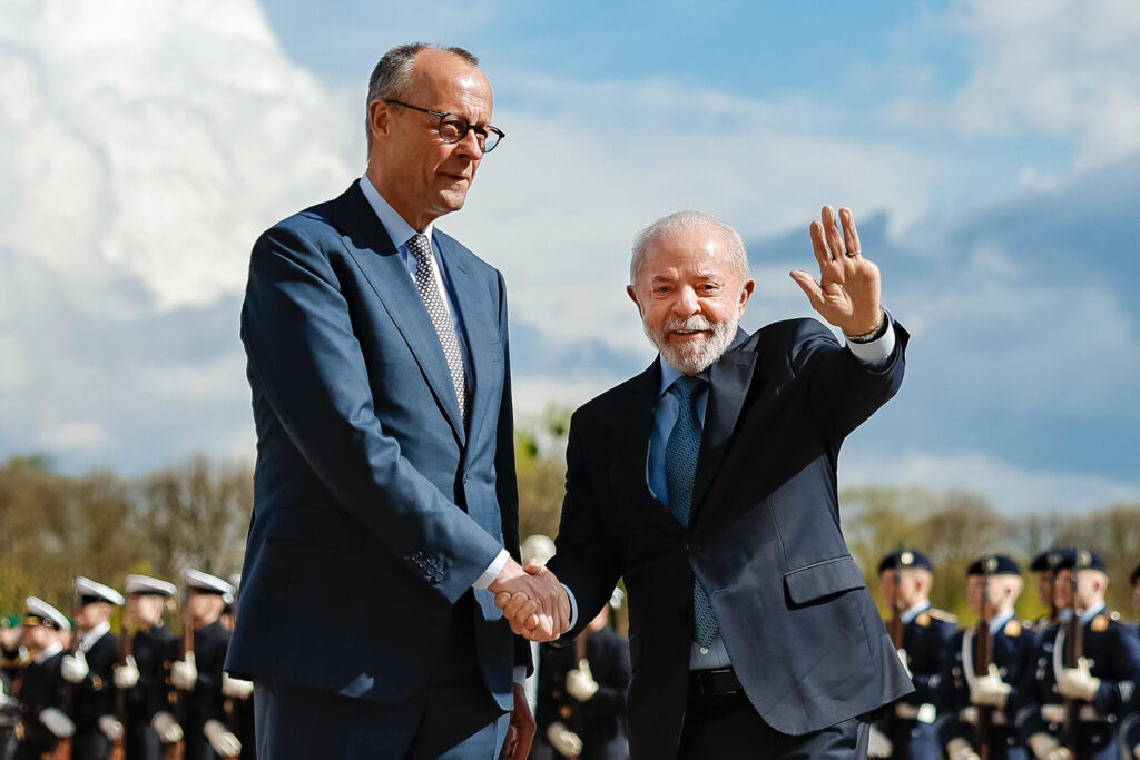 Lula chega à Alemanha para assinar parcerias comerciais e de inovação