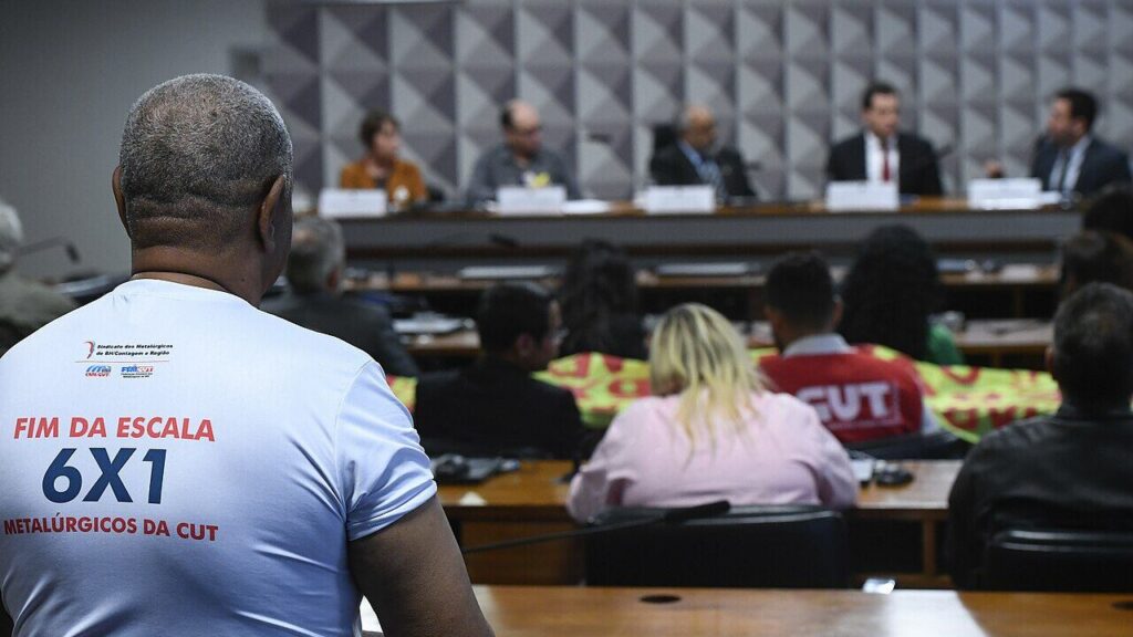 CCJ aprova a PEC do fim da escala 6×1