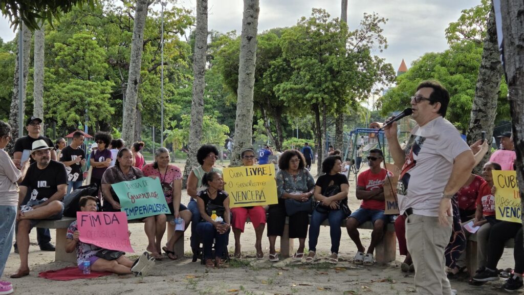 Solidariedade marca aula pública sobre Cuba em Recife