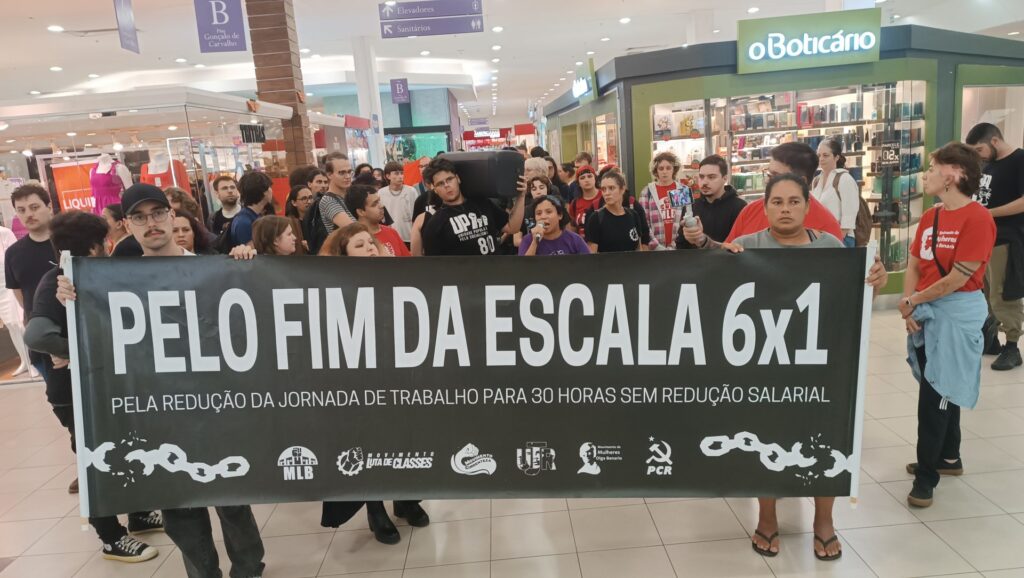 Trabalhadores ocupam shoppings de todo o país para exigir fim da escala 6×1