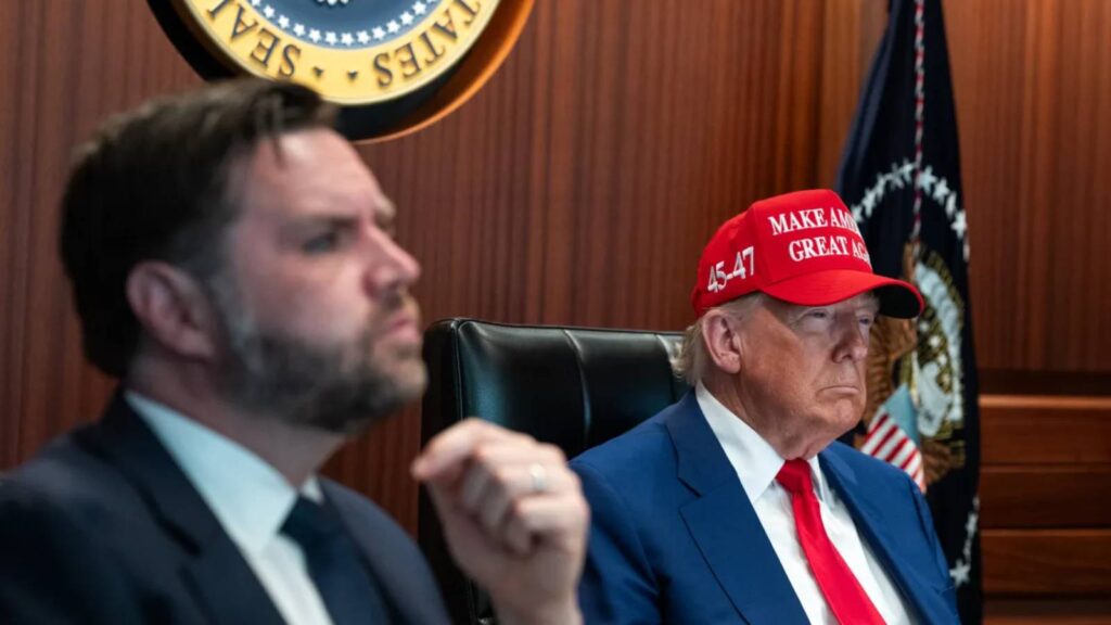 Trump sofre atentado em evento nos EUA Trump sofre atentado em evento nos EUA