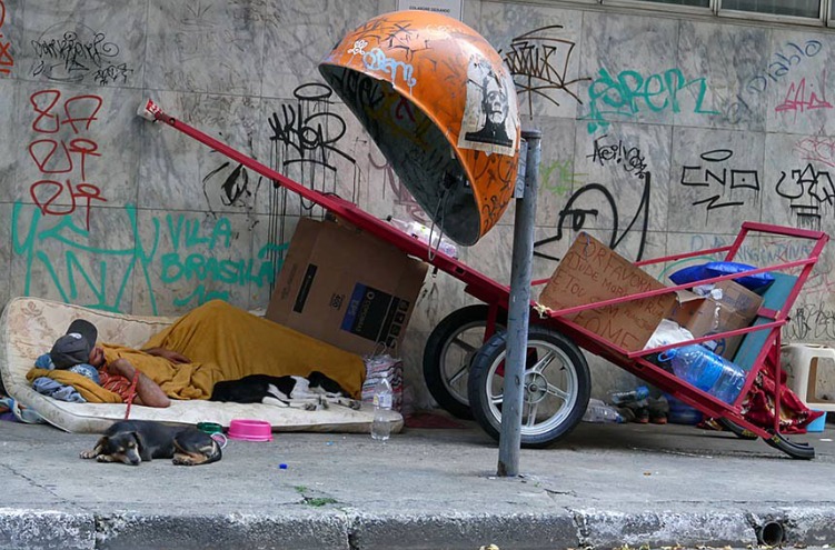 População de rua: Água somente para quem tem CEP?