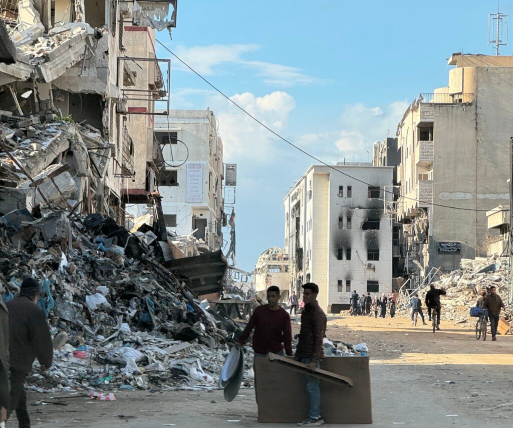 Ataques de Israel matam palestinos em Gaza e fecham fronteira entre Líbano e Síria Ataques de Israel matam palestinos em Gaza e fecham fronteira entre Líbano e Síria