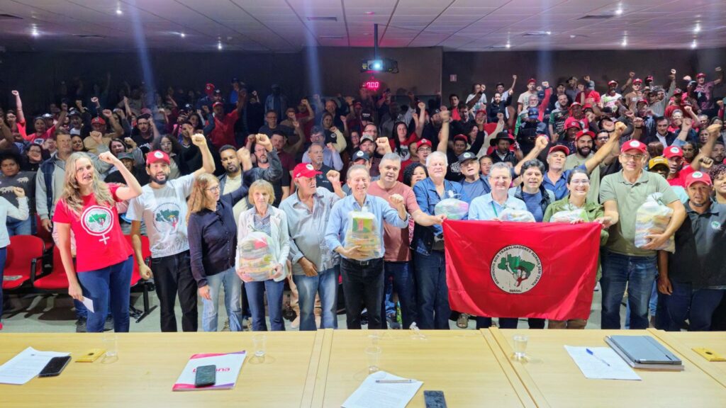 Mobilização do MST reúne centenas de camponeses/as em Curitiba durante Jornada de Lutas