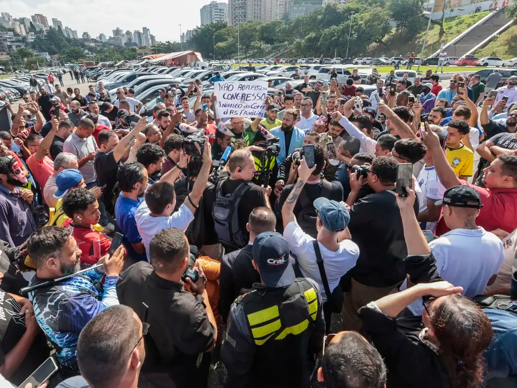 Precarização: As ruas brecam o lobby do algoritmo