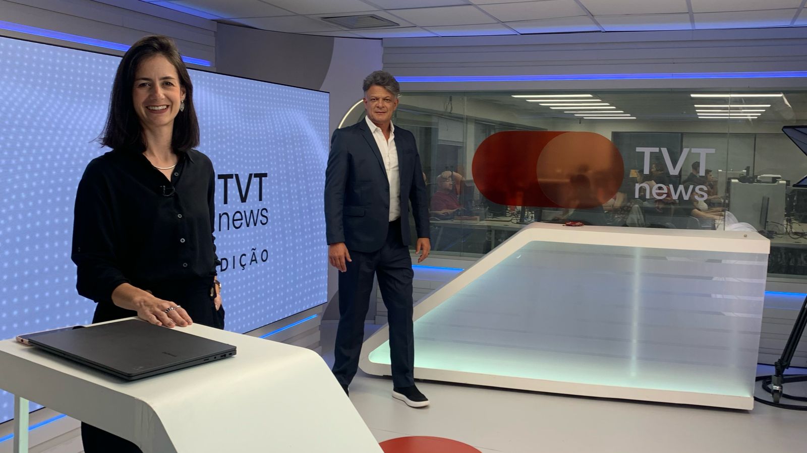 jornal-tvt-news-primeira-edicao-jornal-tvt-news-segunda-edicao-talita-galli-e-don-ernesto-apresentadores-dos-novos-telejornais-da-tvt-news-o-dia-com-os-trabalhadores-foto-vitoria-machado-tvt-news-tvt-news