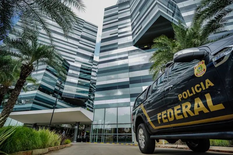 Agente dos EUA deixa o Brasil após retirada de credenciais