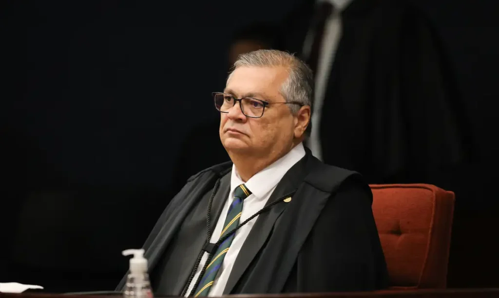 Flávio Dino abre apuração sobre emendas para produtora do filme de Bolsonaro Flávio Dino abre apuração sobre emendas para produtora do filme de Bolsonaro