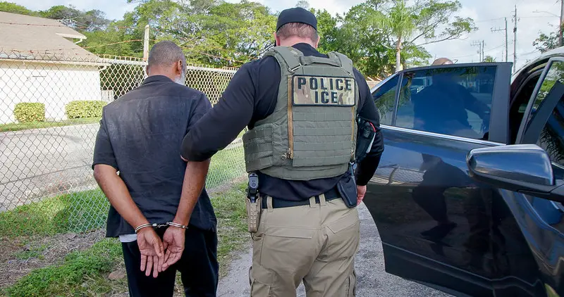 Juiz proíbe prisões do ICE em tribunais de imigração de Nova York