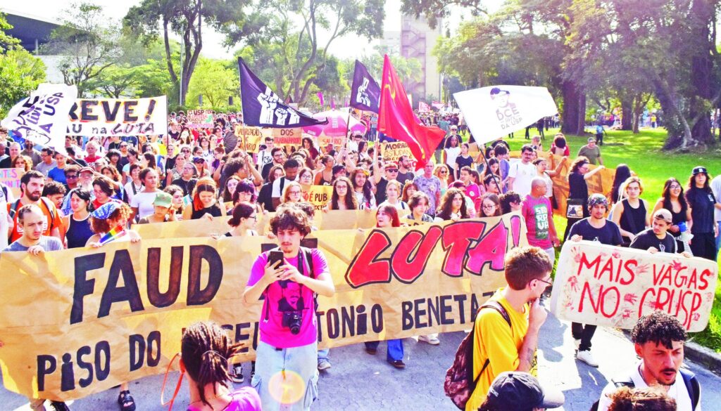 Funcionários e estudantes da USP em greve por melhores condições de estudo e trabalho