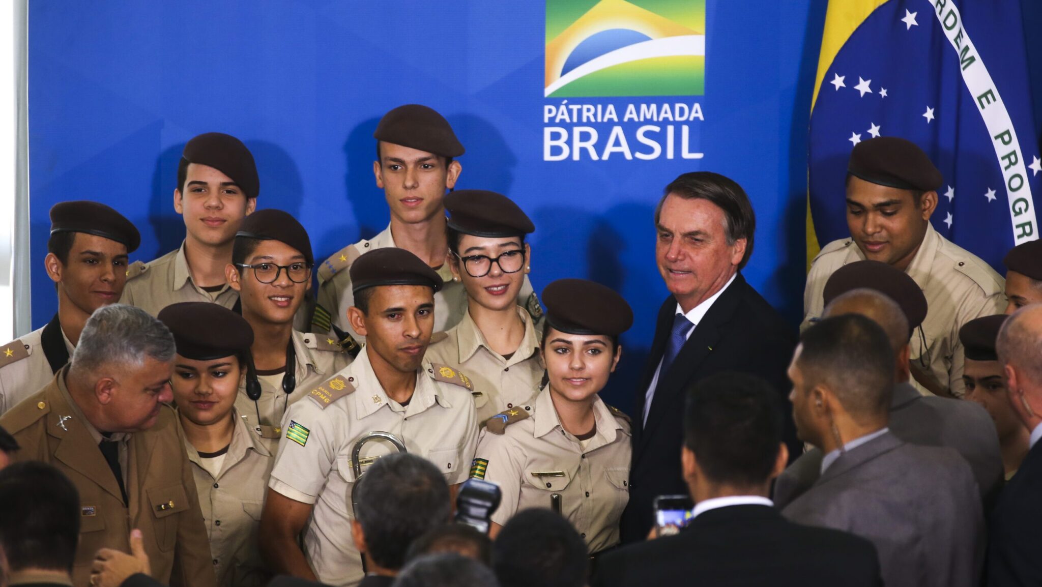 Entidades da educação lançam manifesto ao STF contra o programa de escolas cívico-militar 8 entidades-da-educacao-lancam-manifesto-ao-stf-contra-o-programa-de-escolas-civico-militar-o-ex-presidente-jair-bolsonaro-durante-o-lancamento-do-programa-nacional-das-escolas-civico-militares-pecim-foto-antonio-cruz-agencia-brasil-tvt-news