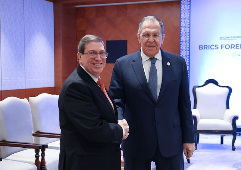 Rússia promete ajudar Cuba a ‘superar’ crise por conta do bloqueio norte-americano