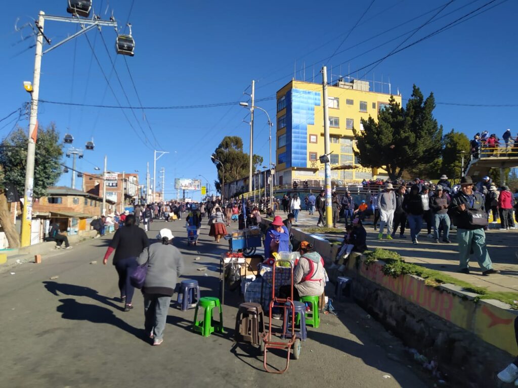 ‘Bolivianos estão defendendo país da subserviência do governo aos EUA’, afirma especialista ‘Bolivianos estão defendendo país da subserviência do governo aos EUA’, afirma especialista