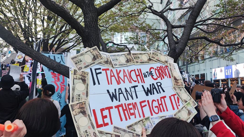 Japoneses vão às ruas contra reforma constitucional do governo Japoneses vão às ruas contra reforma constitucional do governo