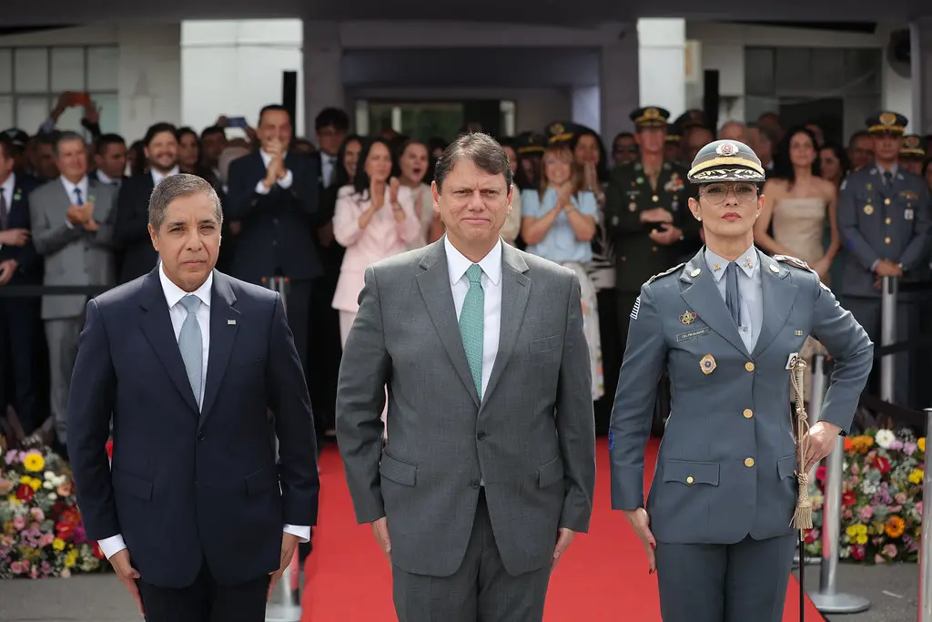 Tarcísio de Freitas na mira: greves crescem nas universidades de São Paulo Tarcísio de Freitas na mira: greves crescem nas universidades de São Paulo