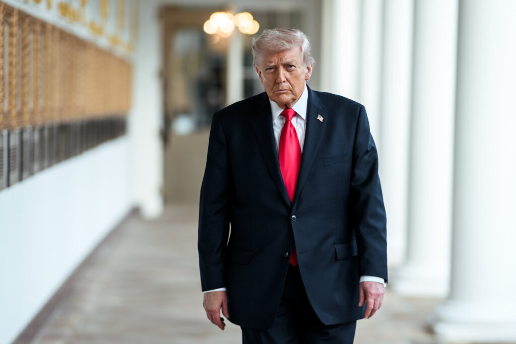 Aprovação de Trump cai 25 pontos entre latinos que o elegeram Aprovação de Trump cai 25 pontos entre latinos que o elegeram