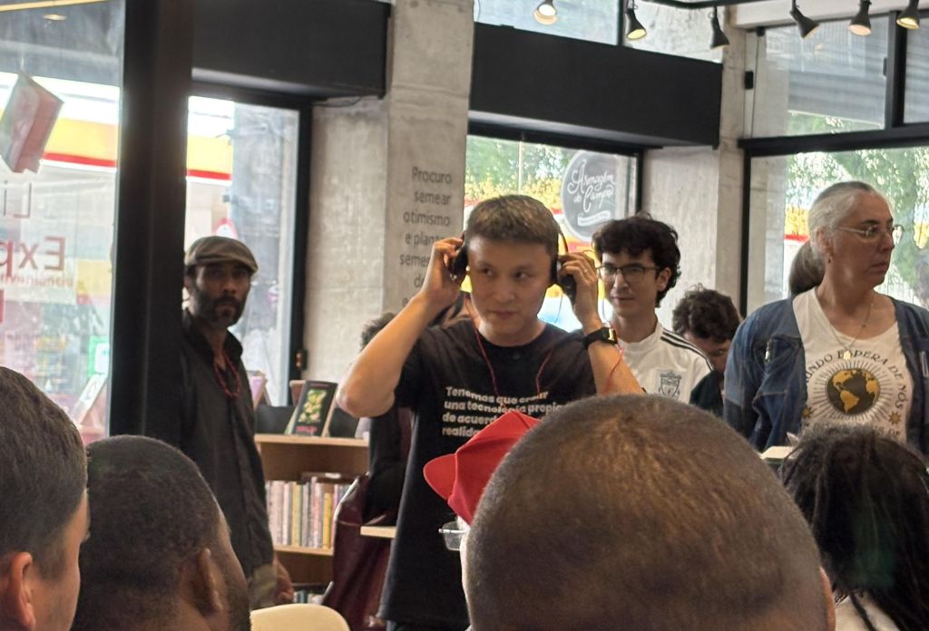 ‘Além do Vale do Silício’: livro defende ‘modelo socialista chinês’ para uso mundial da IA ‘Além do Vale do Silício’: livro defende ‘modelo socialista chinês’ para uso mundial da IA