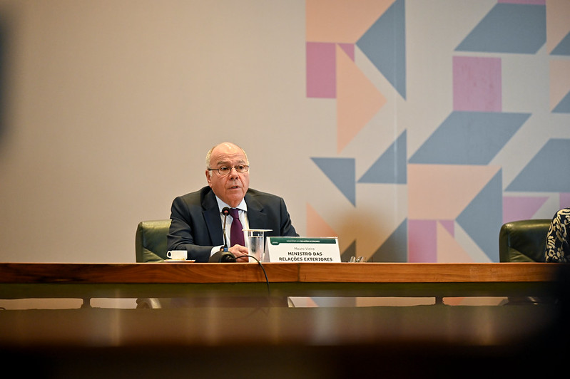 Brasil mantém diálogo com EUA sobre tarifa de 25% e descarta retaliação por ora, diz chanceler