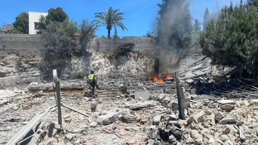 Israel ataca ambulância no Líbano e mata dois paramédicos em meio a negociações de cessar-fogo